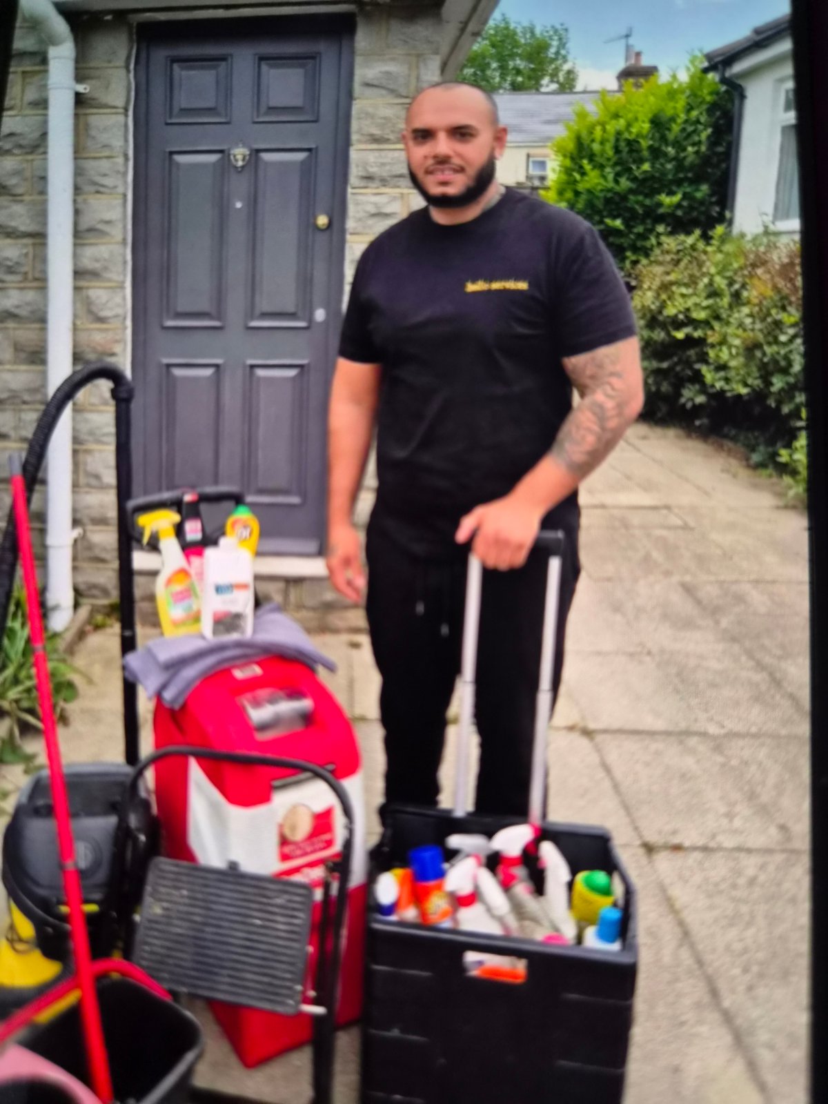 Erik, Hello Services cleaning team